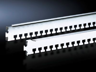 Rail de retenue de câbles pour armoires électriques juxtaposables TS et baies TS IT