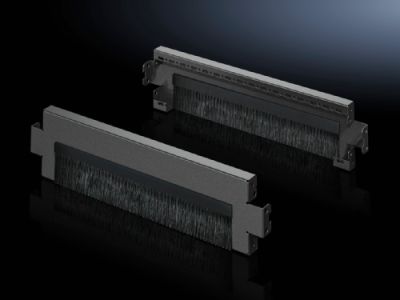 Base/plinth trim panels with brush strip for base/plinth system VX