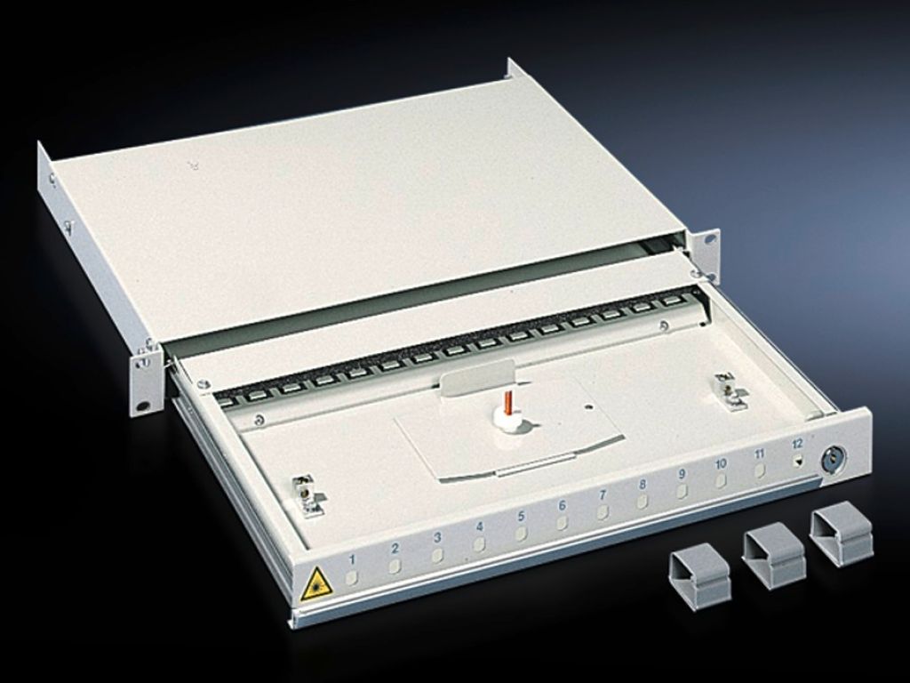 Fibre-optic splicing box with telescopic pull-out lockable