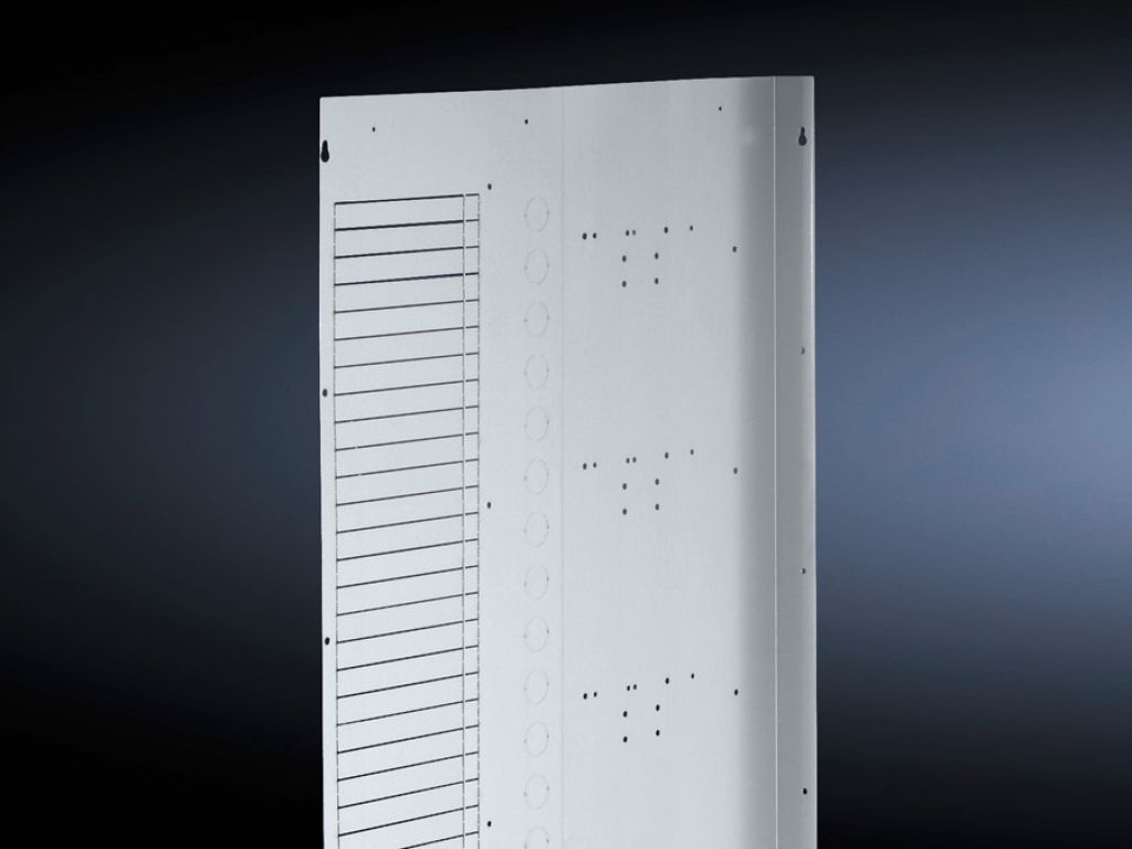 Divider panel for fuse-switch disconnector section