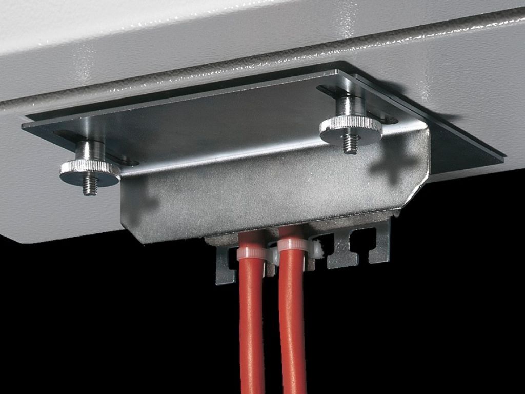电缆穿引模板 用于支托臂连接，直径 130 mm