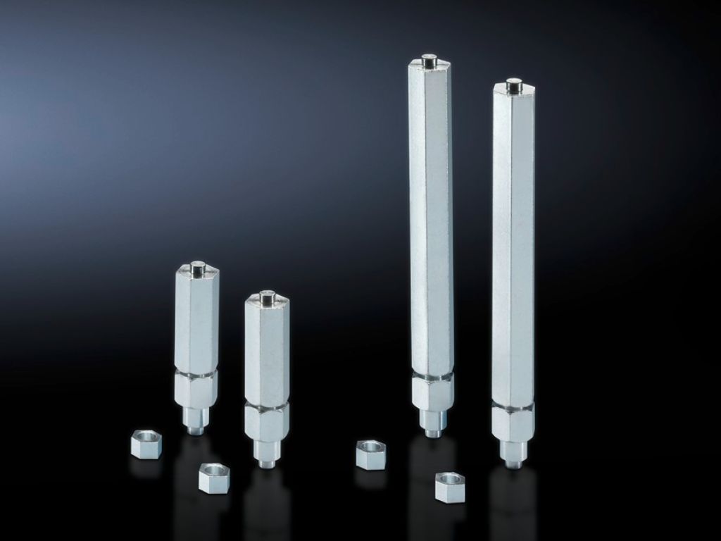 Levelling component for base/plinth, complete and base/plinth, static