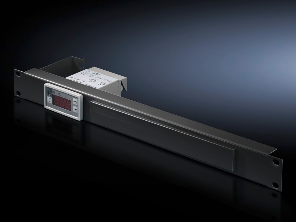 Termostato e display digital da temperatura interna do armário integrado em um patch panel de 1 UA
