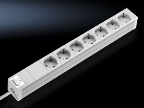 7240210 - Regleta de enchufes en el canal de aluminio